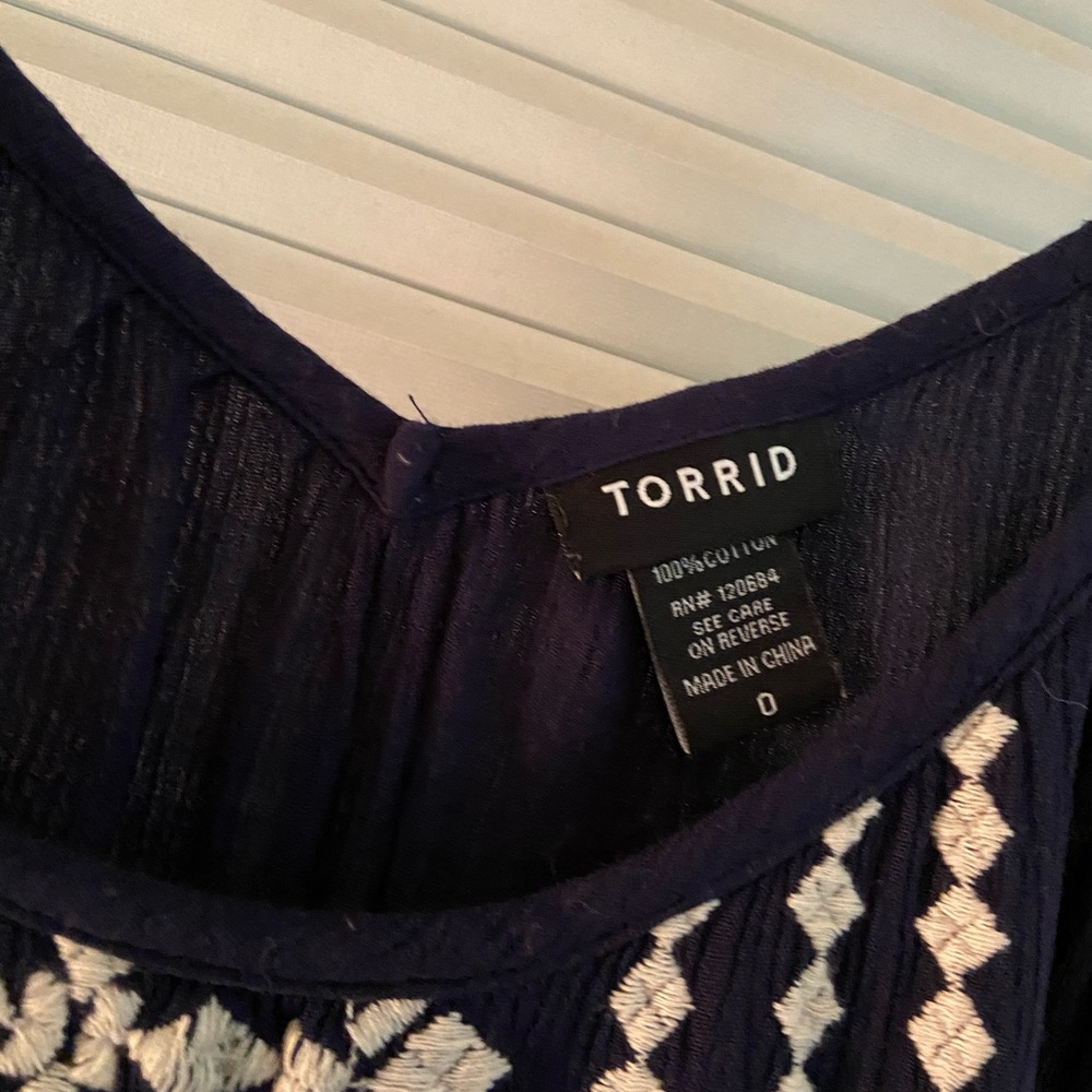 Torrid tank - Picture 3 of 3